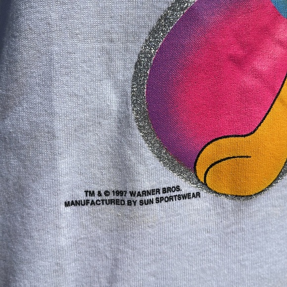 Vintage 1997 Tweety Bird shirt - Picture 5 of 11